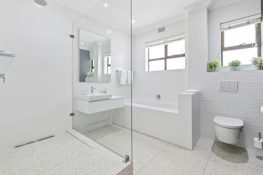 3 Bedroom Property for Sale in Sea Point Western Cape